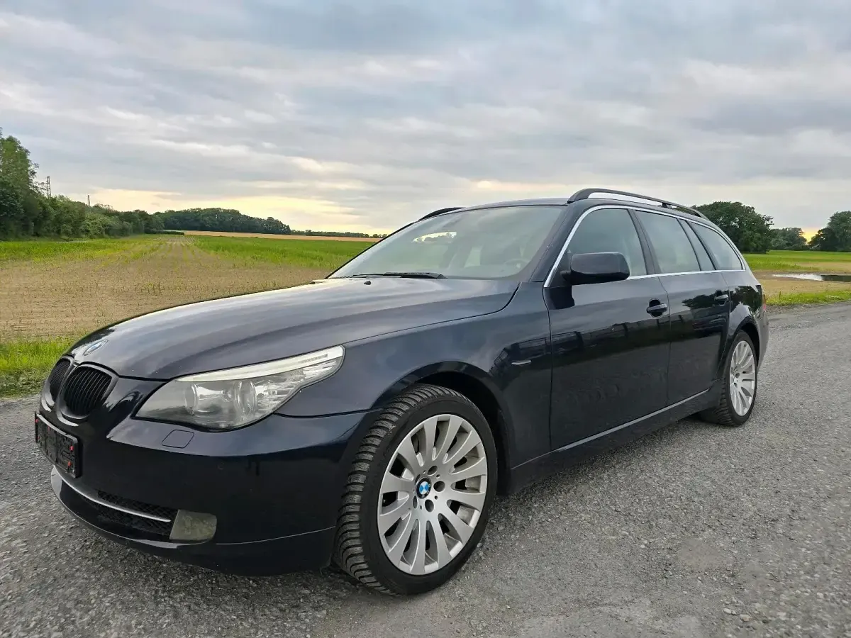 Gebraucht BMW 525 197 PS (144 kW) 2007 Blau Kombi