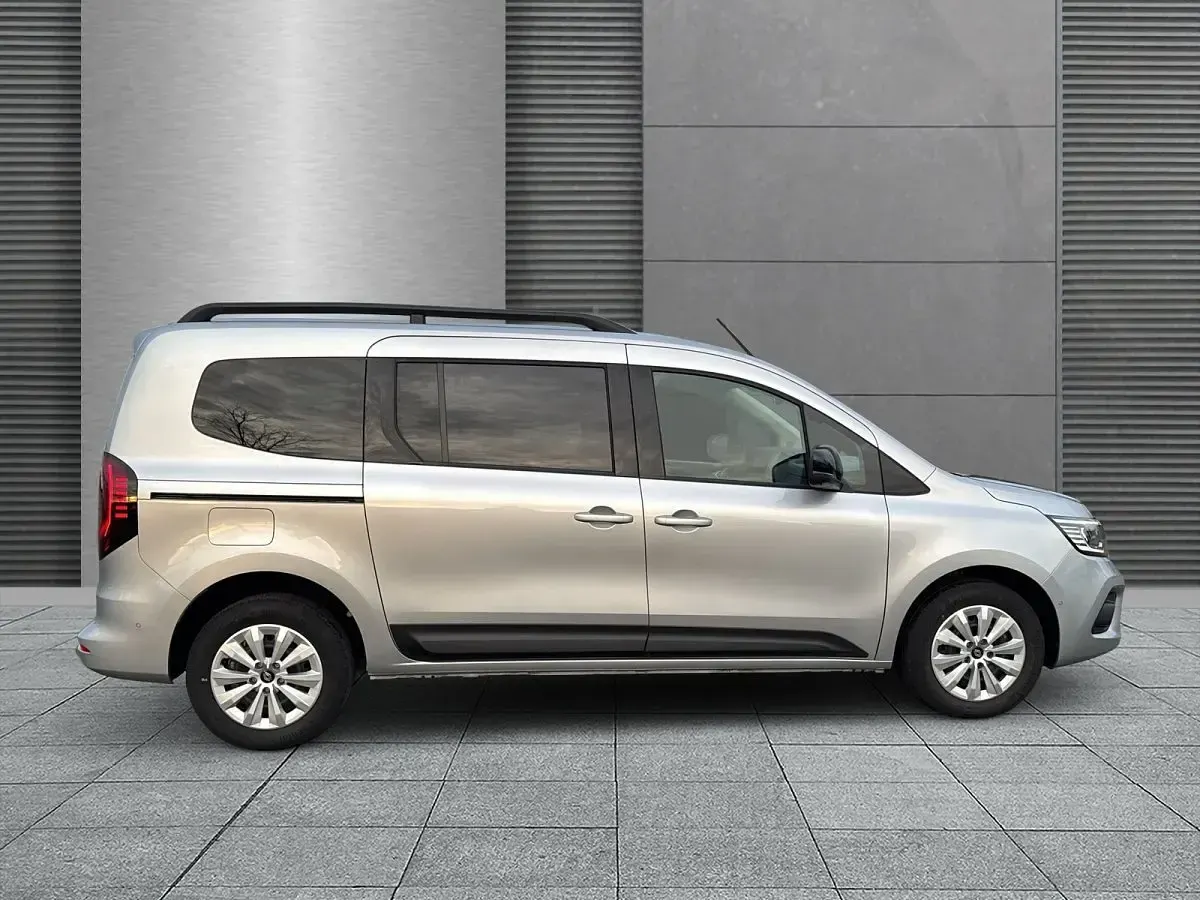 Gebraucht Renault Kangoo Techno 131 PS (96 kW) 2025 Grau (highlandgrau) Kombi