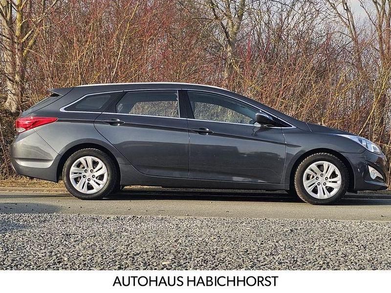 Gebraucht Hyundai i40 Edition 135 PS (99 kW) 2012 Grau Kombi