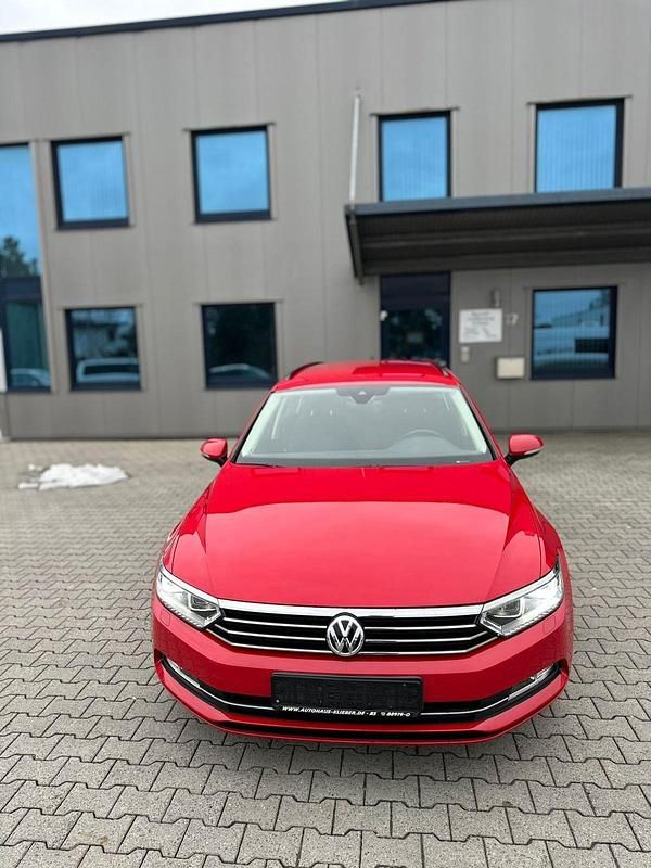 Gebraucht VW Passat 120 PS (88 kW) 2019 Rot Kombi