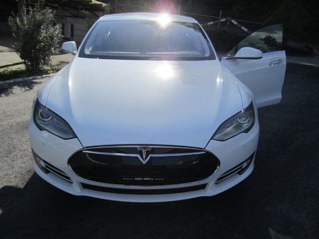 Gebraucht Tesla Model S Performance 350 kW (476 PS) 2014 Weiß metallic Kleinwagen