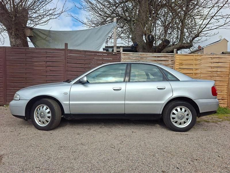 Gebraucht Audi A4 150 PS (110 kW) 2000 Silber Limousine