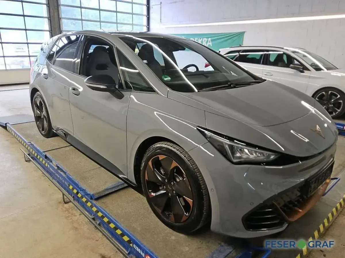 Gebraucht Cupra Born 150 kW (204 PS) 2024 Vaporgrau Kleinwagen