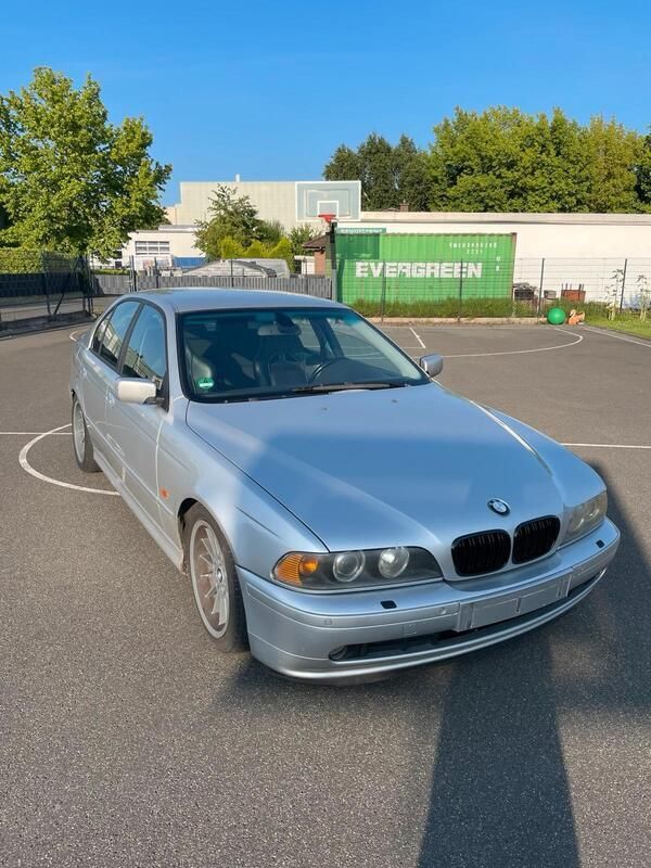 Silber Gebraucht 2001 BMW 520 Limousine | 2.400 € (Superpreis) - Bild 1/4