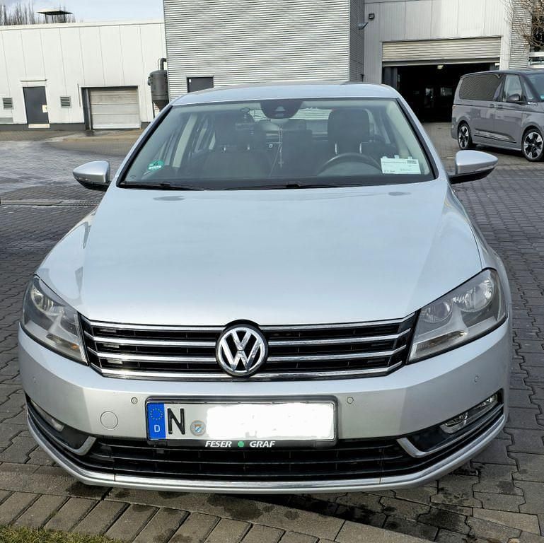 Gebraucht VW Passat Comfortline 140 PS (102 kW) 2011 Silber Limousine