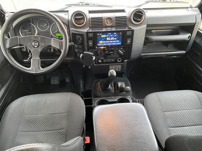 Gebraucht Land Rover Defender 122 PS (89 kW) 2014 Santorini black SUV