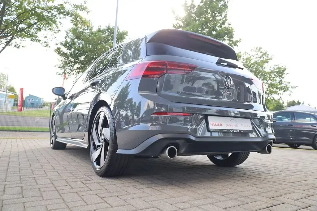 Gebraucht VW Golf VIII GTI 245 PS (180 kW) 2021 Delfin grau metallic Limousine