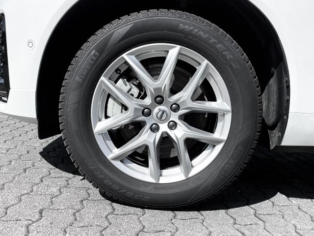 Gebraucht Volvo XC60 Plus 455 PS (334 kW) 2024 Crystal white / metallic SUV