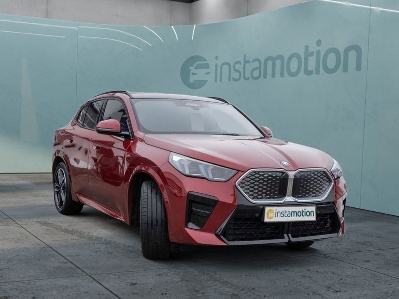 Rot Gebraucht 2024 BMW iX2 Sport Line SUV | 50.800 € (Fairer Preis) - Bild 1/3