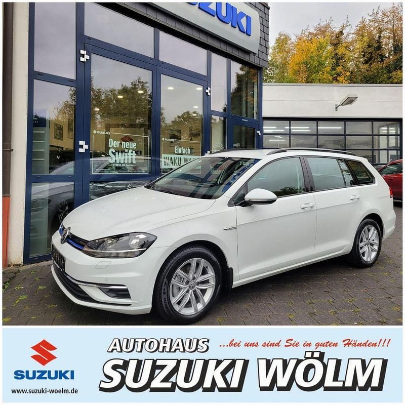 Weiß Gebraucht 2017 VW Golf VII Comfortline Kombi | 12.780 € - Bild 1/4