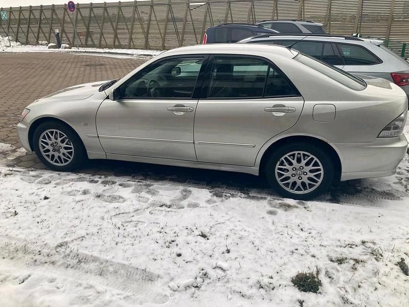 Silber Gebraucht 2005 Lexus IS200 Limousine | 4.500 € (Fairer Preis) - Bild 1/4