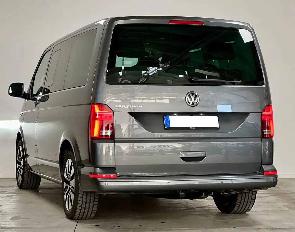 Gebraucht VW Multivan 150 PS (110 kW) 2021 Grau Van / Kleinbus