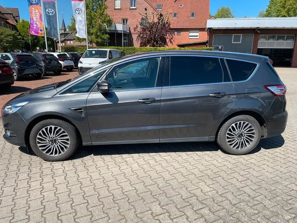 Gebraucht Ford S-MAX Titanium 165 PS (121 kW) 2019 Grau Van / Kleinbus