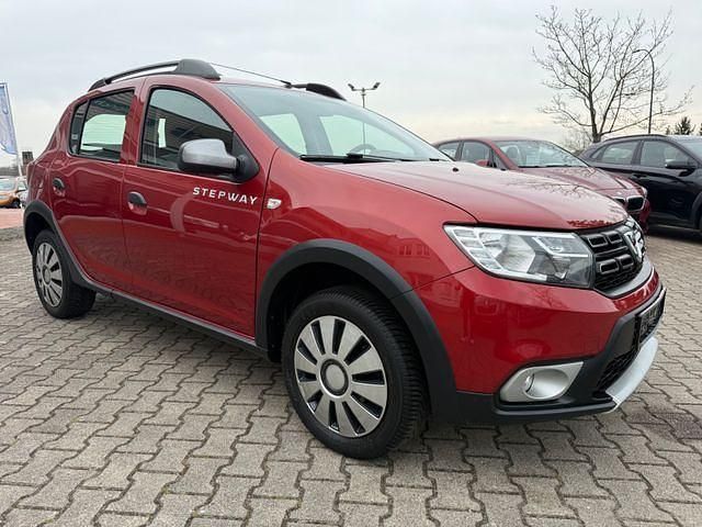 Gebraucht Dacia Sandero Prestige 90 PS (66 kW) 2017 Rot SUV