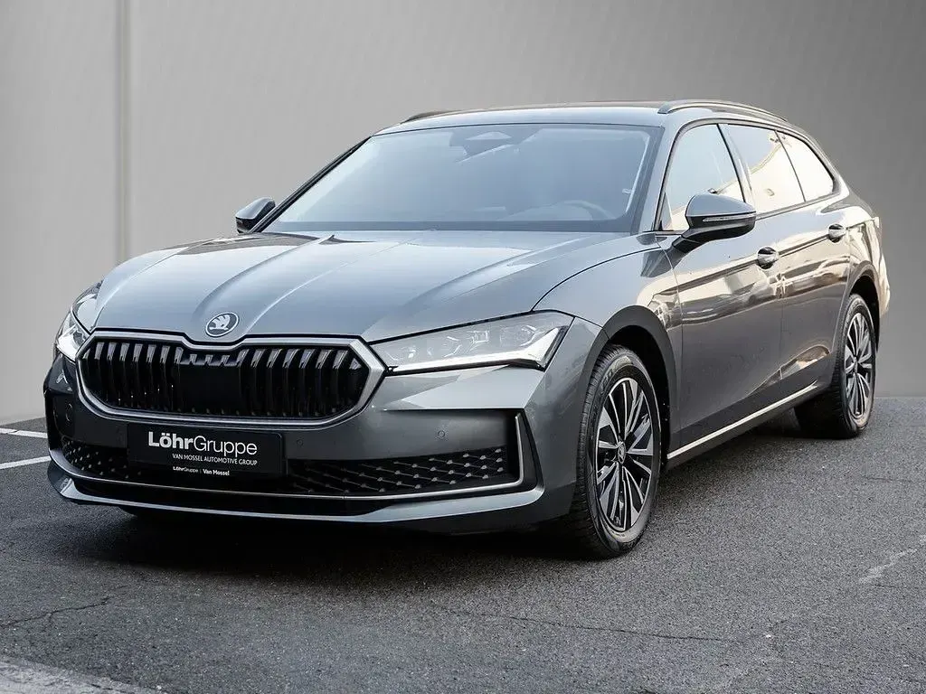 Gebraucht Skoda Superb Selection 150 PS (110 kW) 2025 Grau Kombi