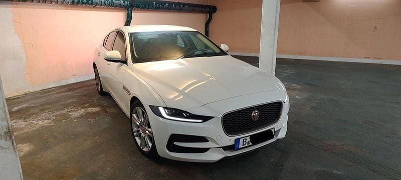 Gebraucht Jaguar XE 250 PS (183 kW) 2020 Weiß Limousine