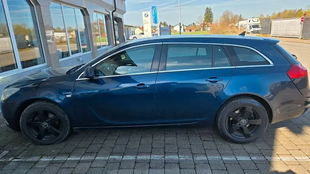 Gebraucht Opel Insignia Edition 131 PS (96 kW) 2012 Blau Kombi