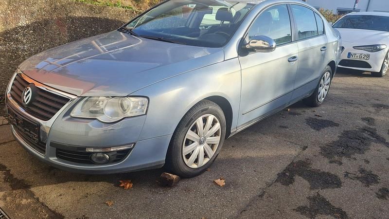 Blau Gebraucht 2008 VW Passat Limousine | 2.500 € (Guter Preis) - Bild 1/4