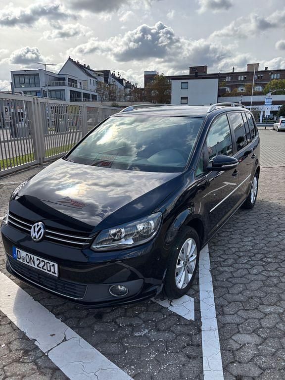Schwarz Gebraucht 2011 VW Touran Highline Van / Kleinbus | 9.900 € (Etwas zu teuer) - Bild 1/4