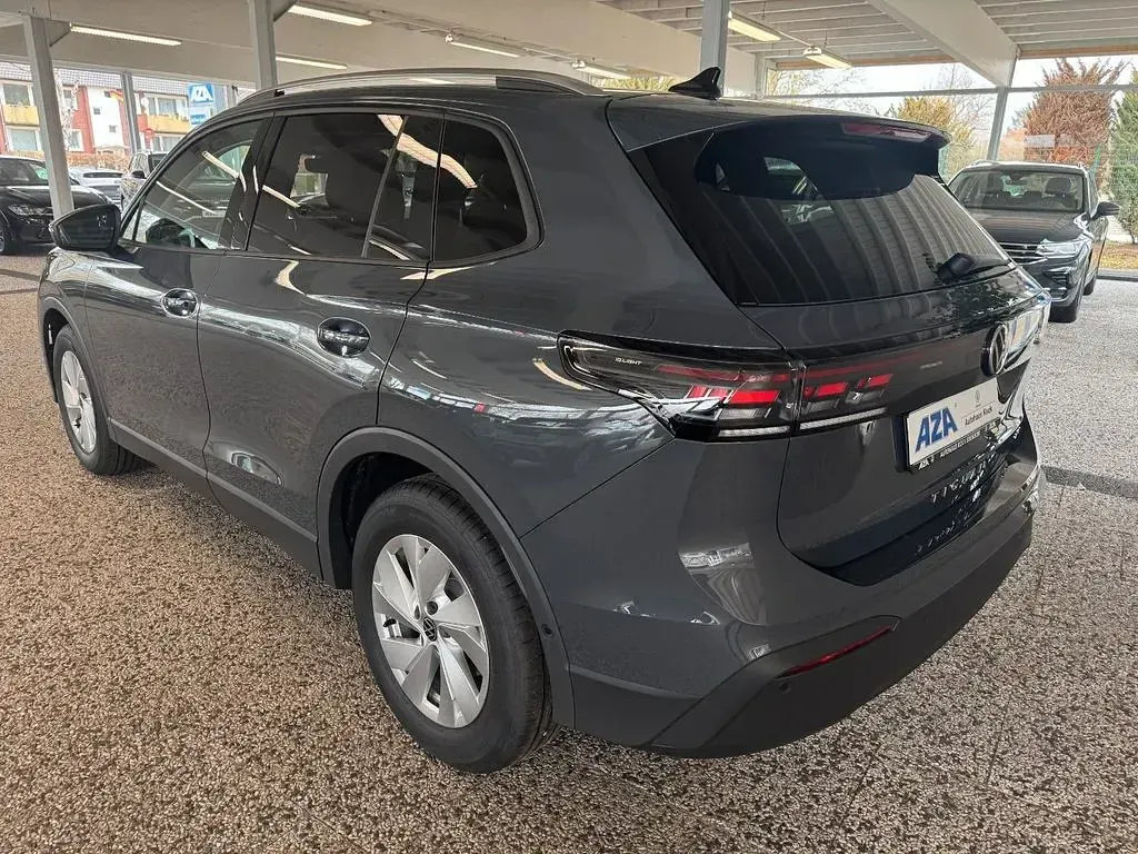 Neu VW Tiguan Life 150 PS (110 kW) 2026 Grau SUV