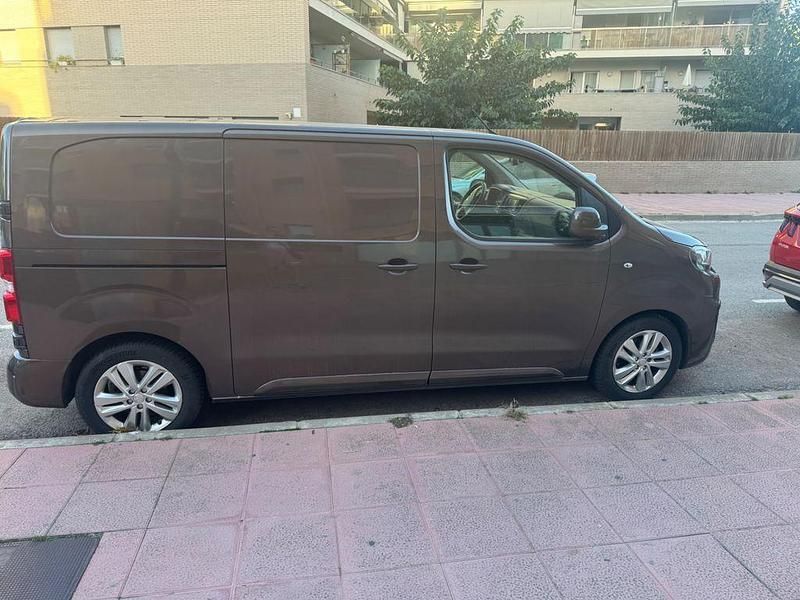 Gebraucht Peugeot Expert 177 PS (130 kW) 2019 Braun Van