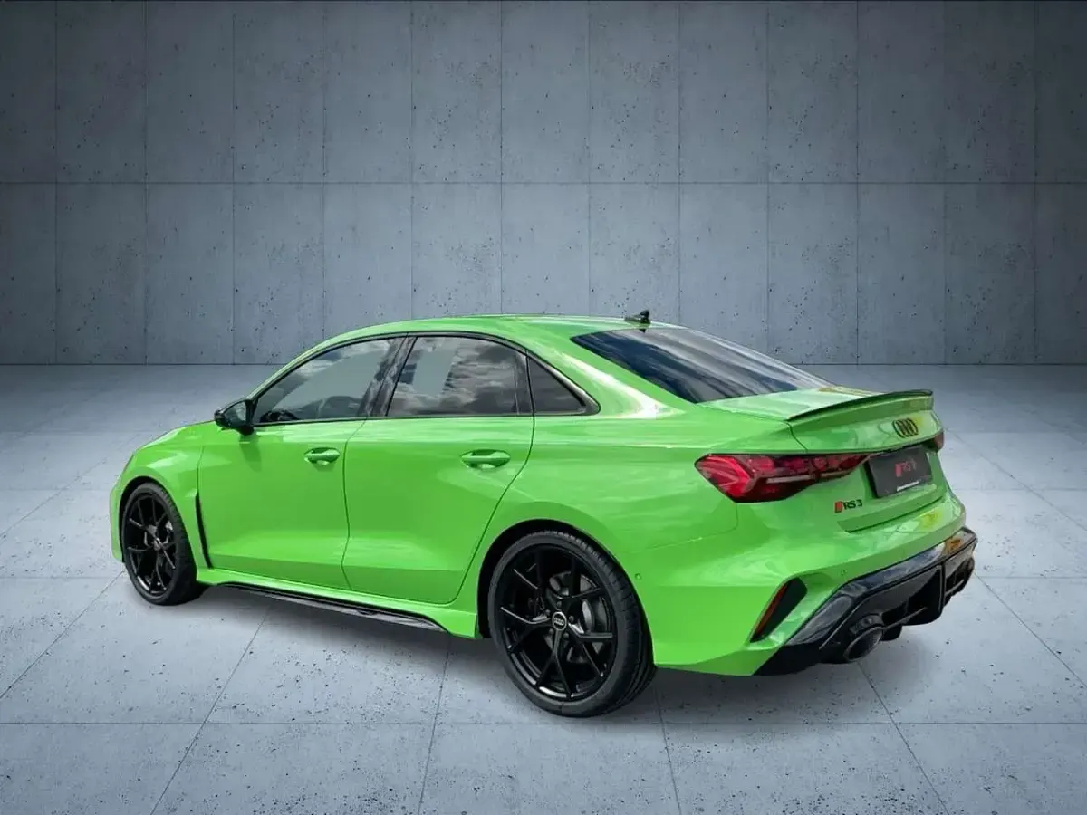 Neu Audi RS3 Sport 400 PS (294 kW) 2025 Kyalamigrün Limousine
