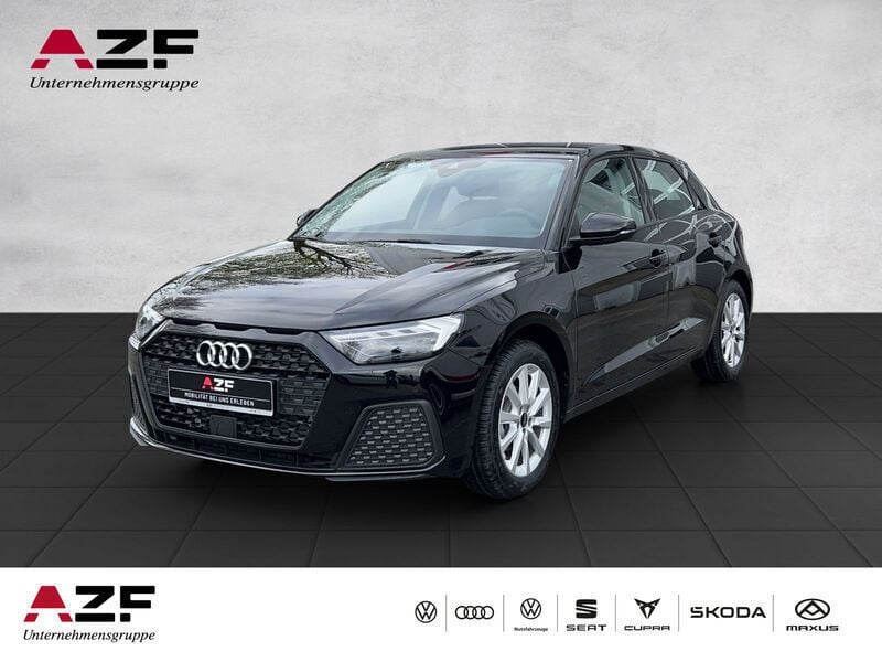 Schwarz (mythosschwarz metallic) Gebraucht 2024 Audi A1 Sportback Ambiente Kleinwagen | 23.780 € (Guter Preis) - Bild 1/4