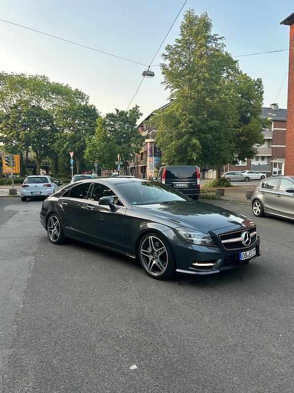 Grau Gebraucht 2012 Mercedes CLS350 AMG line Limousine | 14.500 € (Superpreis) - Bild 1/4