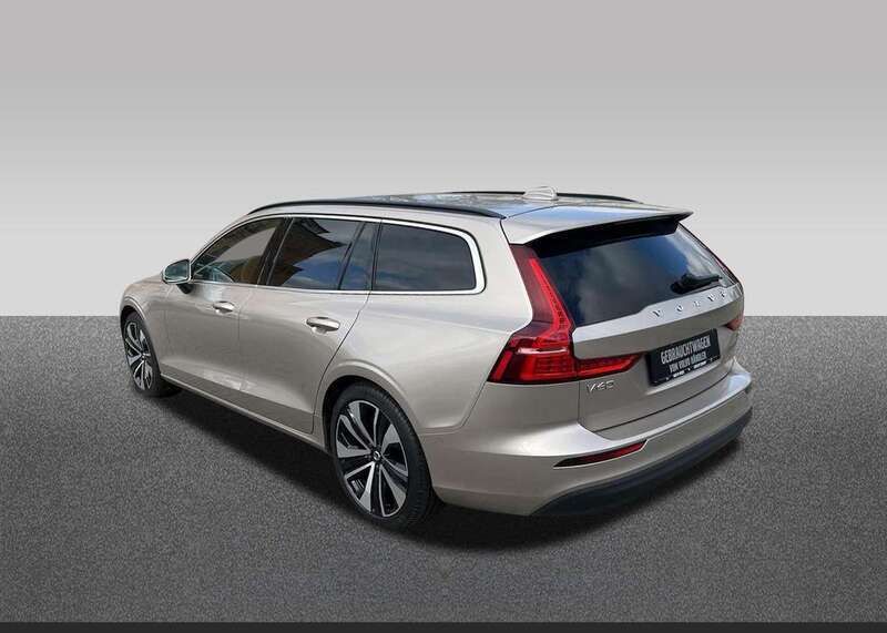 Gebraucht Volvo V60 Core 163 PS (119 kW) 2023 Bright dusk / metallic Kombi