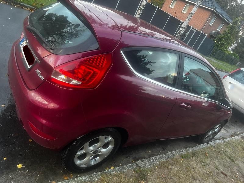 Gebraucht Ford Fiesta 95 PS (69 kW) 2009 Rot Kleinwagen