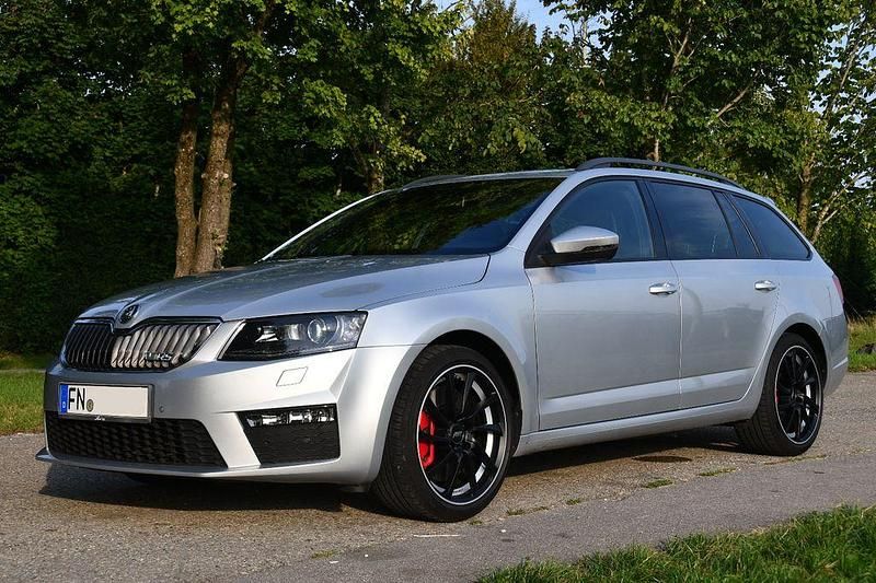 Silber Gebraucht 2014 Skoda Octavia RS Kombi | 21.000 € - Bild 1/4