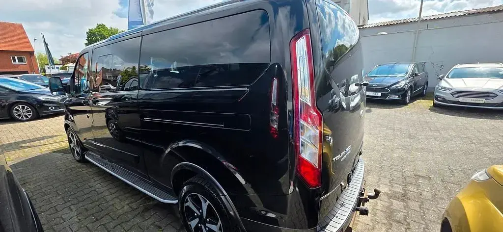 Gebraucht Ford Tourneo Active 131 PS (96 kW) 2022 Schwarz Van / Kleinbus