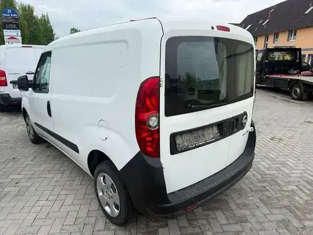 Używany Opel Combo 90 KM (66 kW) 2014 Biały Minivan