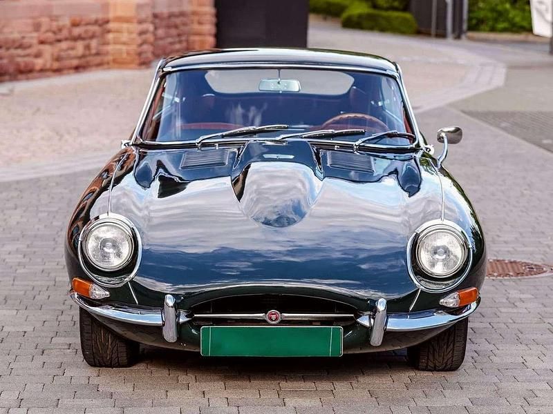 Grün Gebraucht 1966 Jaguar E-Type Coupé | 110.000 € - Bild 1/4