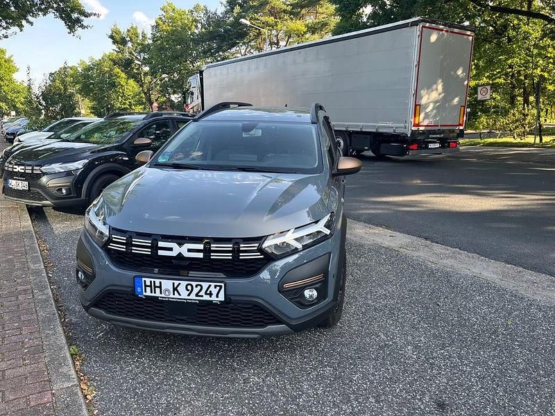 Grau Gebraucht 2023 Dacia Jogger Extreme Kombi | 18.600 € (Fairer Preis) - Bild 1/4