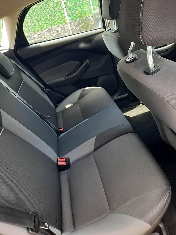 Gebraucht Ford Focus 116 PS (85 kW) 2011 Blau Limousine