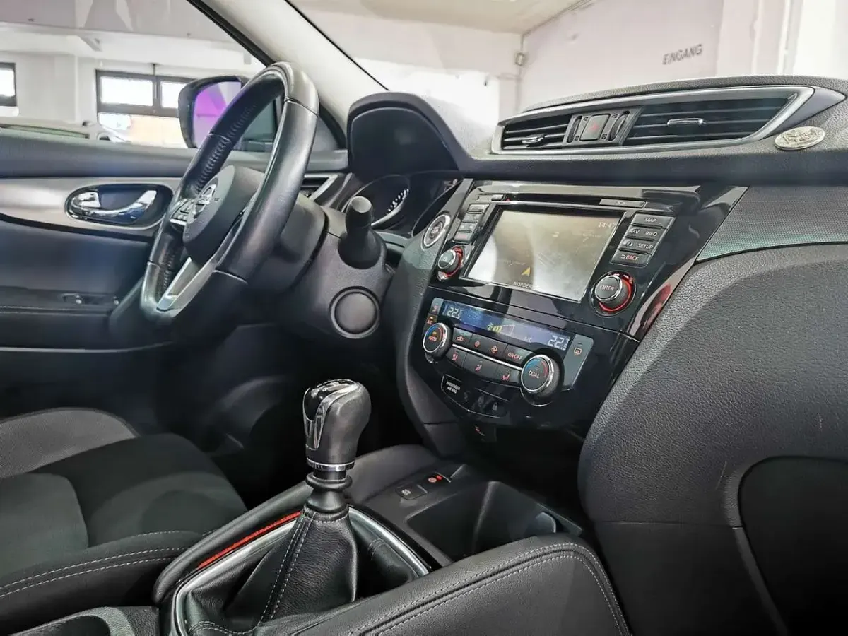 Gebraucht Nissan Qashqai N-Connecta 116 PS (85 kW) 2018 Grau SUV