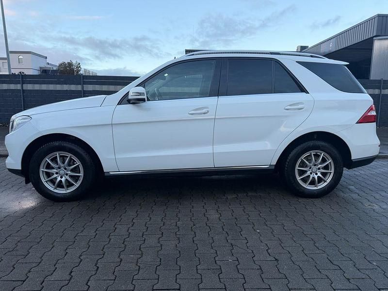 Używany Mercedes ML250 204 KM (150 kW) 2015 Biały SUV