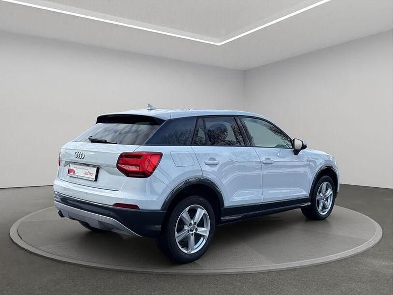 Gebraucht Audi Q2 Sport 116 PS (85 kW) 2018 Gletscherweiß metallic SUV