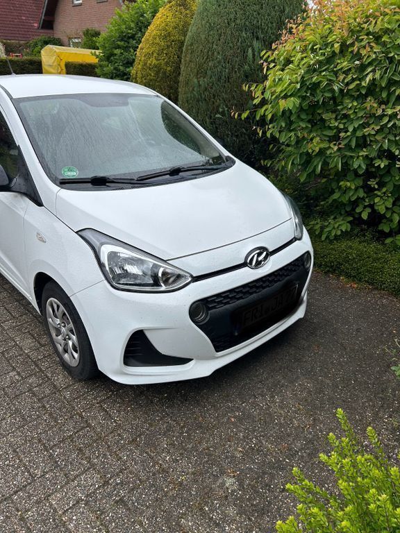 Weiß Gebraucht 2018 Hyundai i10 Kleinwagen | 7.100 € (Guter Preis) - Bild 1/4