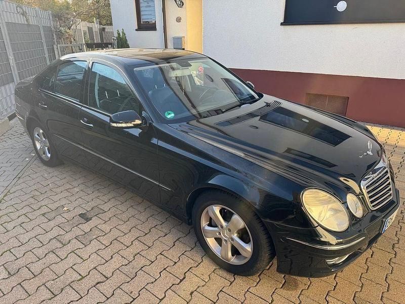 Gebraucht Mercedes E280 Avantgarde 190 PS (139 kW) 2006 Schwarz Limousine