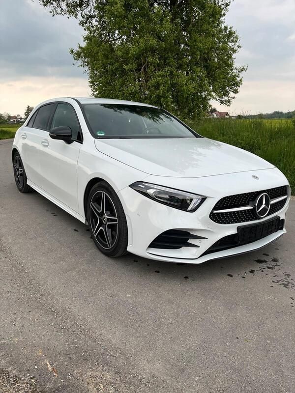 Weiß Gebraucht 2021 Mercedes A200 AMG line Limousine | 28.500 € (Etwas zu teuer) - Bild 1/4