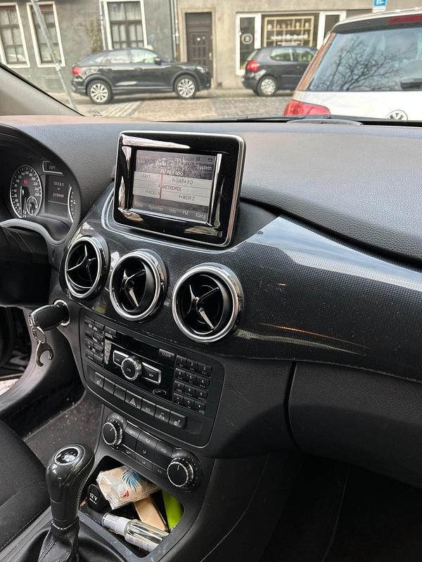 Gebraucht Mercedes B180 109 PS (80 kW) 2013 Schwarz Van / Kleinbus