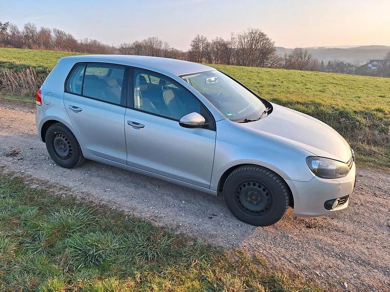 Gebraucht VW Golf VII 105 PS (77 kW) 2012 Silber Limousine