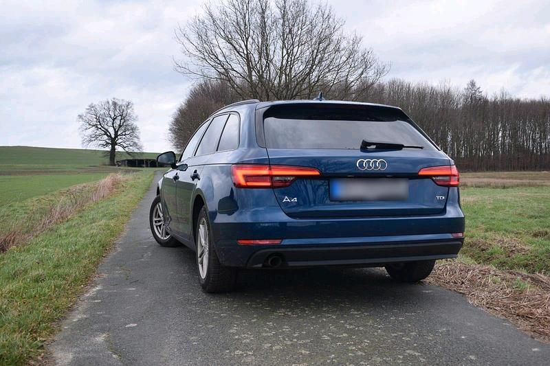Gebraucht Audi A4 Comfort 150 PS (110 kW) 2016 Blau Kombi