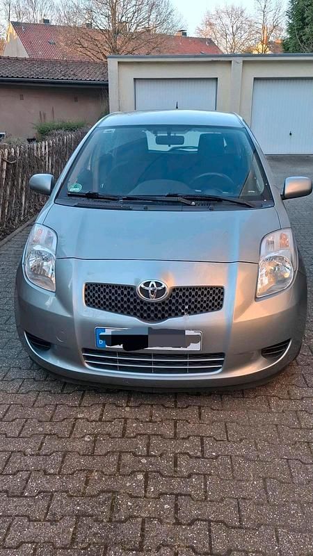 Gebraucht Toyota Yaris 87 PS (63 kW) 2007 Silber Kleinwagen