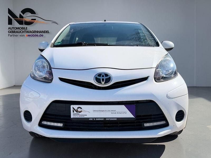 Gebraucht Toyota Aygo Cool 68 PS (50 kW) 2013 Weiß Kleinwagen