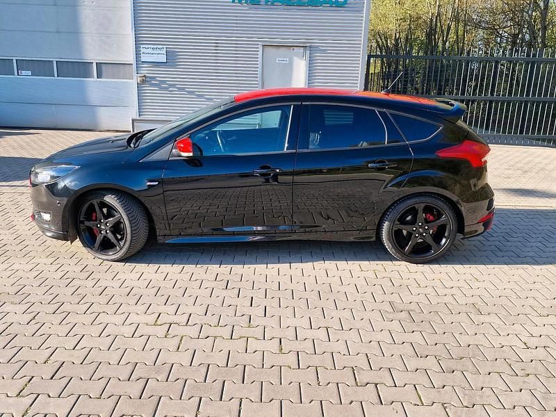 Usata Ford Focus ST-Line 150 CV (110 kW) 2017 Nero Berlina
