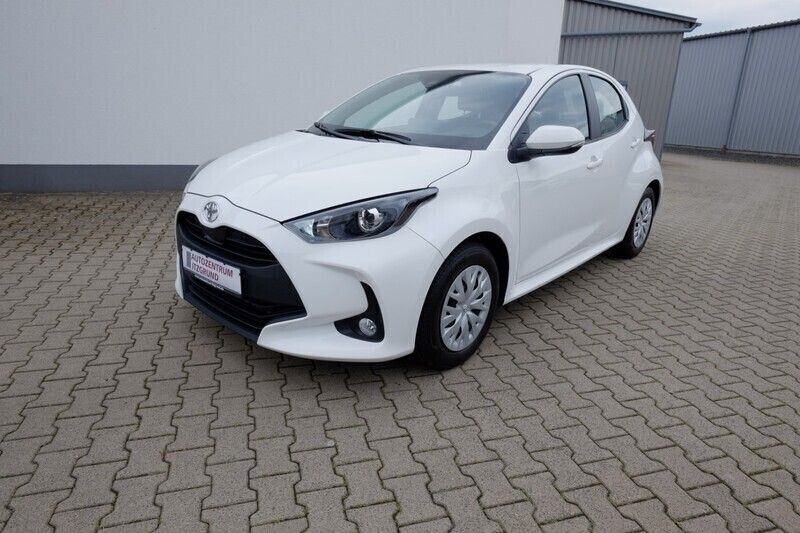 Weiß Gebraucht 2023 Toyota Yaris Kleinwagen | 17.990 € (Fairer Preis) - Bild 1/4