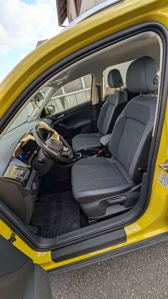 Gebraucht VW T-Cross Life 116 PS (85 kW) 2024 Gelb SUV